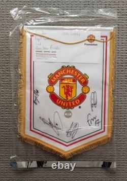 Manchester United Signed Football Pennant. United Hologram Authenticity No 38546