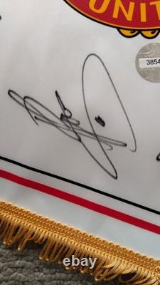 Manchester United Signed Football Pennant. United Hologram Authenticity No 38546