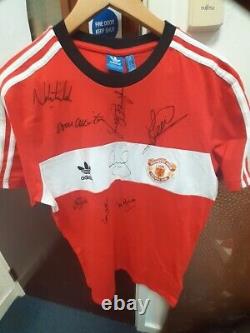 Manchester United Signed shirt various players RSPCA Middlesex/Herts