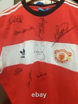 Manchester United Signed shirt various players RSPCA Middlesex/Herts