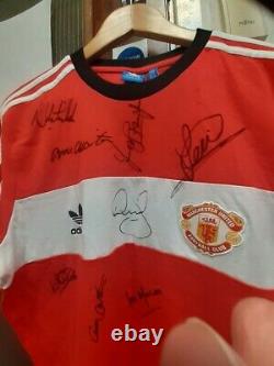 Manchester United Signed shirt various players RSPCA Middlesex/Herts