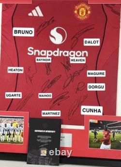 Manchester United Squad Signed & Framed 2025/26 Shirt With Club COA CUNHA BRUNO