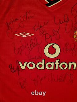 Manchester United football shirt 2000/2002 seasons signed by 18, inc Beckham