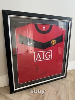 Manchester United signed Football Shirt By Ryan Giggs And Paul Scholes. Framed Manchester United signed Football Shirt By Ryan Giggs And Paul Scholes. Framed