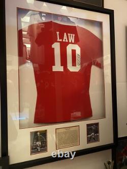 Manchester United signed framed Shirt Dennis Law