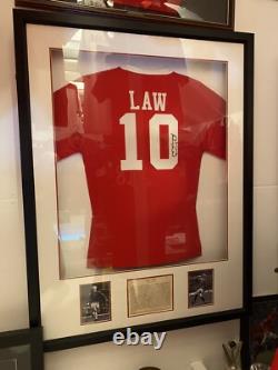 Manchester United signed framed Shirt Dennis Law