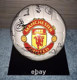 Official MUFC Certified 2000-2001 Manchester United Squad Signed Ball