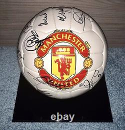 Official MUFC Certified 2000-2001 Manchester United Squad Signed Ball