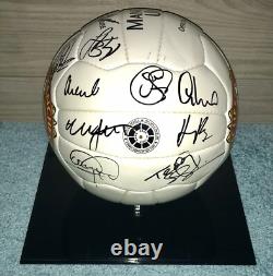 Official MUFC Certified 2000-2001 Manchester United Squad Signed Ball