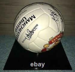 Official MUFC Certified 2000-2001 Manchester United Squad Signed Ball