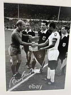 RARE Bobby Charlton Manchester United Signed Photo Display + COA 1968 CUP FINAL