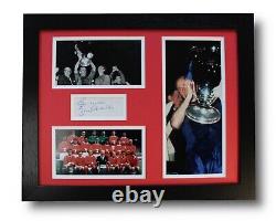 SIR BOBBY CHARLTON Manchester United Framed SIGNED Autograph Photo Display COA