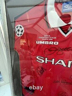 Signed football shirt framed Manchester United