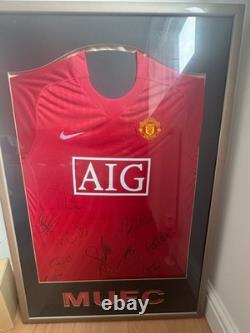 Signed manchester united shirt 07/08 08/09 signed by first team players