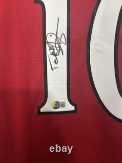 Teddy Sheringham Signed Manchester United Shirt Beckett Authenticated COA